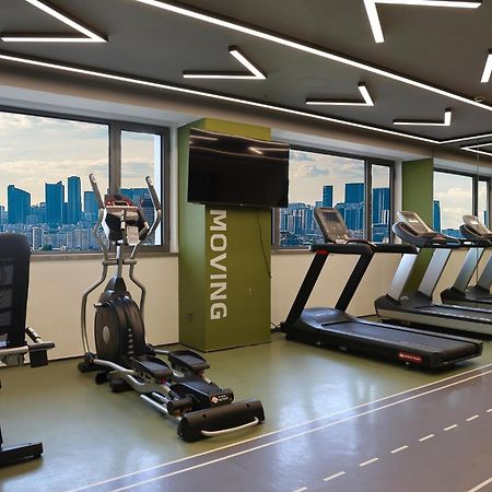 Holiday Inn Shanghai Huaxia By Ihg - Overlooking City Scenery At Sky View Restaurant Exterior photo