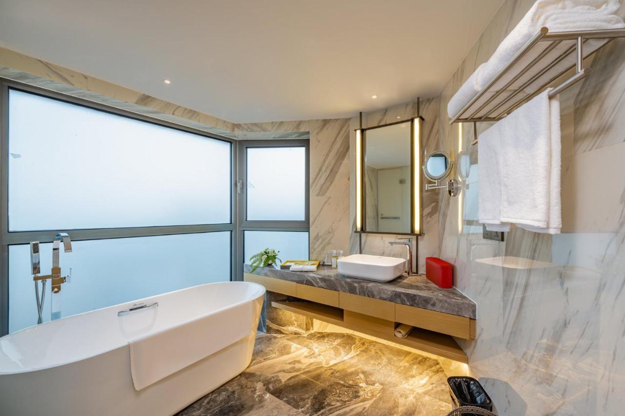 Holiday Inn Shanghai Huaxia By Ihg - Overlooking City Scenery At Sky View Restaurant Exterior photo