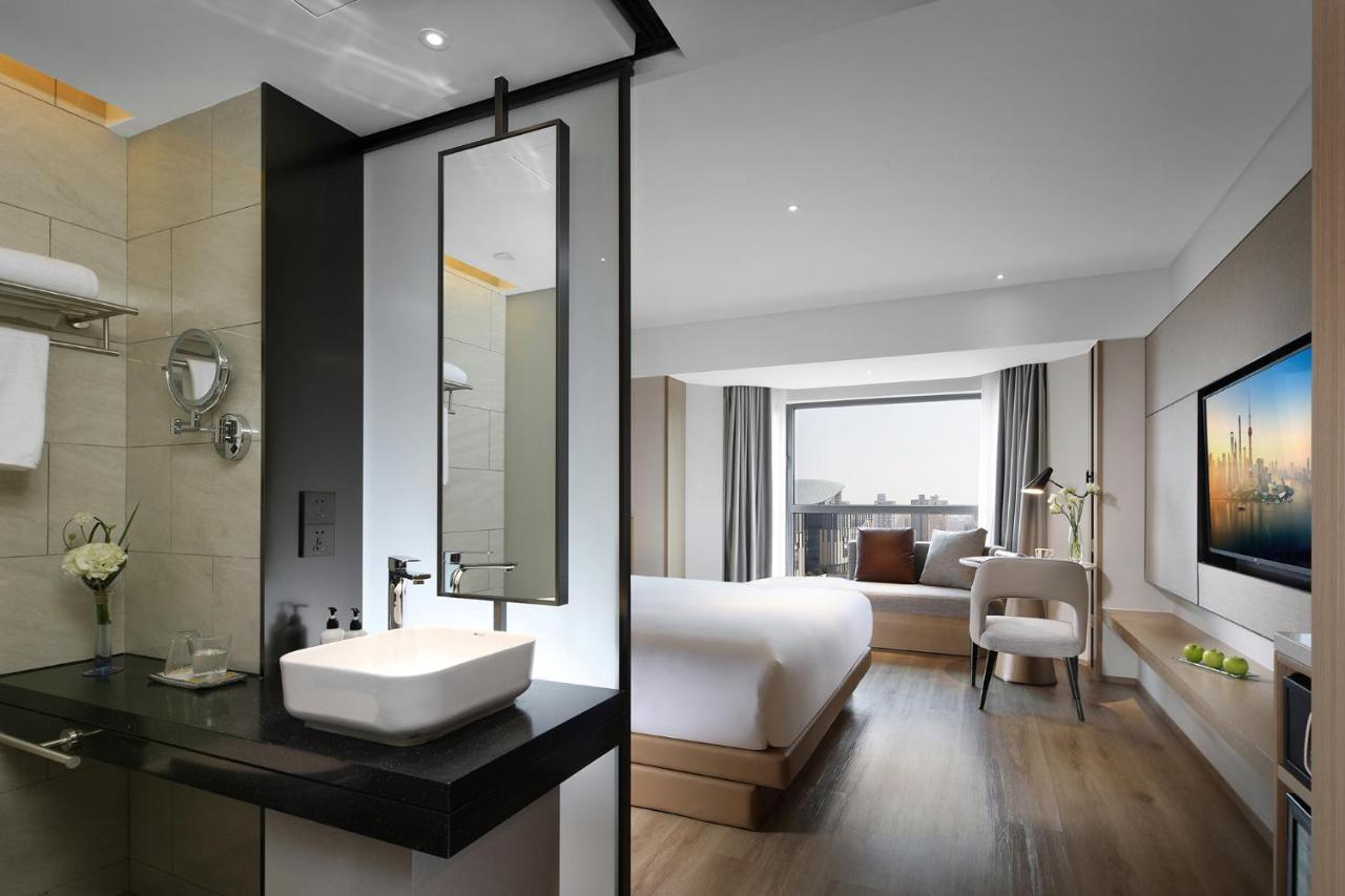 Holiday Inn Shanghai Huaxia By Ihg - Overlooking City Scenery At Sky View Restaurant Exterior photo
