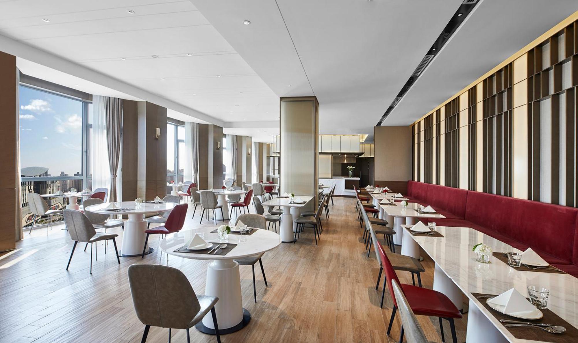 Holiday Inn Shanghai Huaxia By Ihg - Overlooking City Scenery At Sky View Restaurant Exterior photo