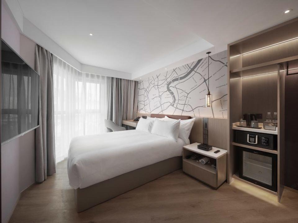 Holiday Inn Shanghai Huaxia By Ihg - Overlooking City Scenery At Sky View Restaurant Exterior photo
