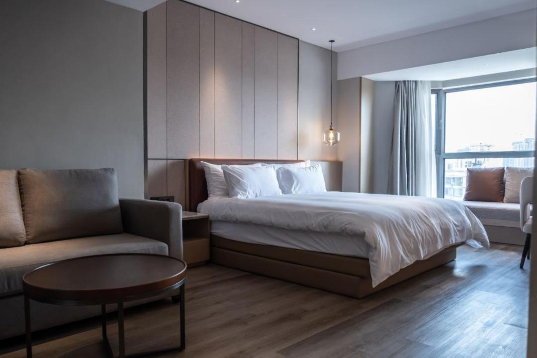 Holiday Inn Shanghai Huaxia By Ihg - Overlooking City Scenery At Sky View Restaurant Exterior photo