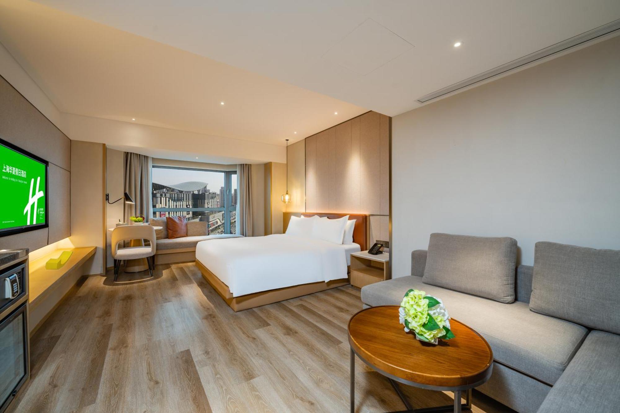 Holiday Inn Shanghai Huaxia By Ihg - Overlooking City Scenery At Sky View Restaurant Exterior photo